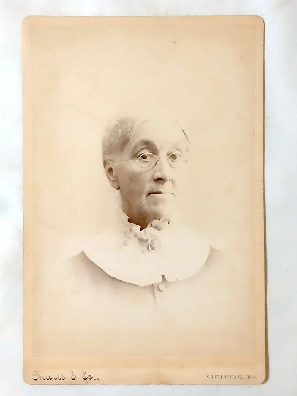 Antique Cabinet Card Woman Shares & Co Savannah Missouri Victorian Photo